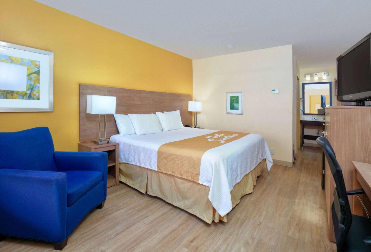 Days-Inn By Wyndham Batesville Ar Exteriör bild