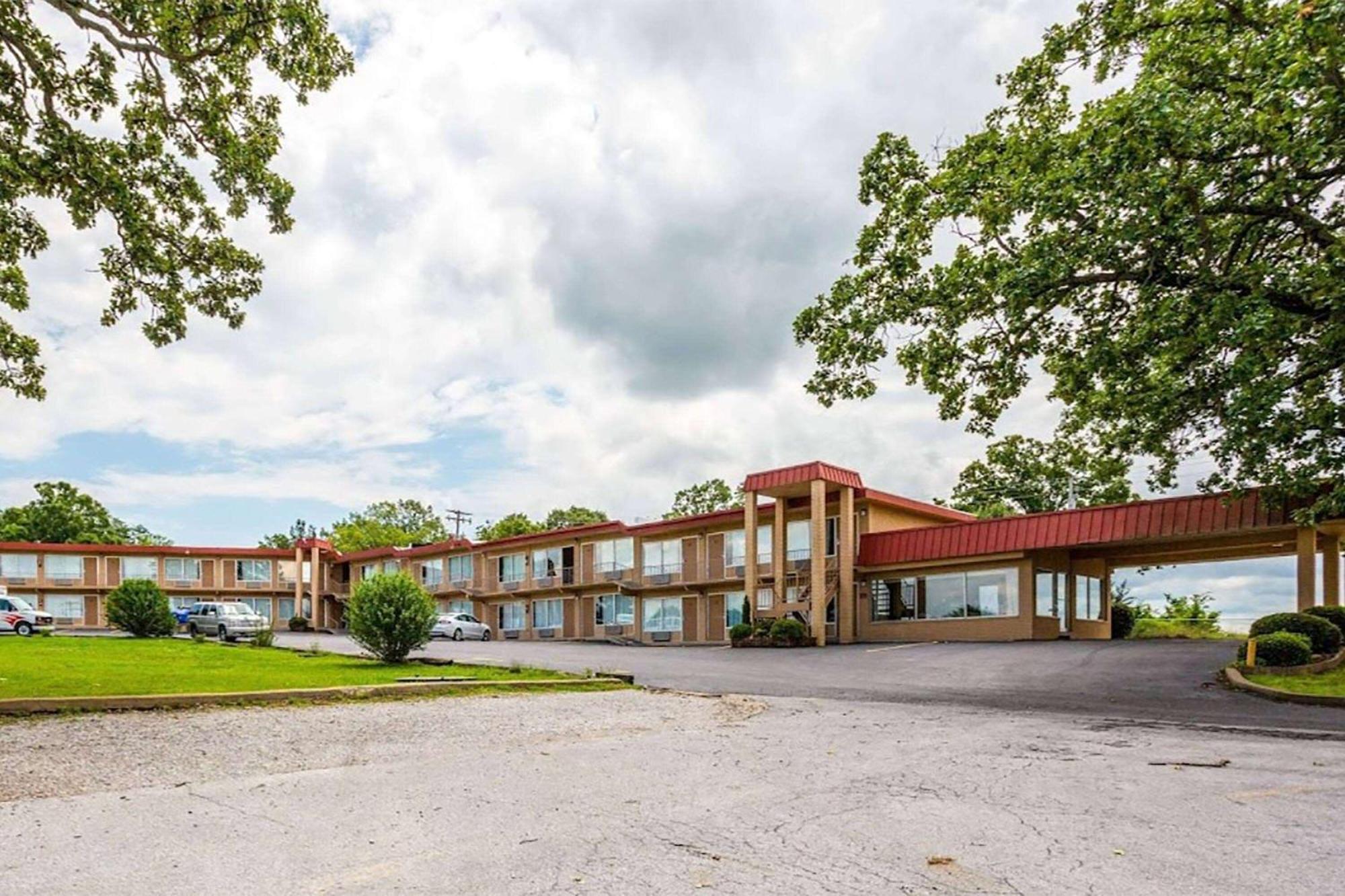 Days-Inn By Wyndham Batesville Ar Exteriör bild